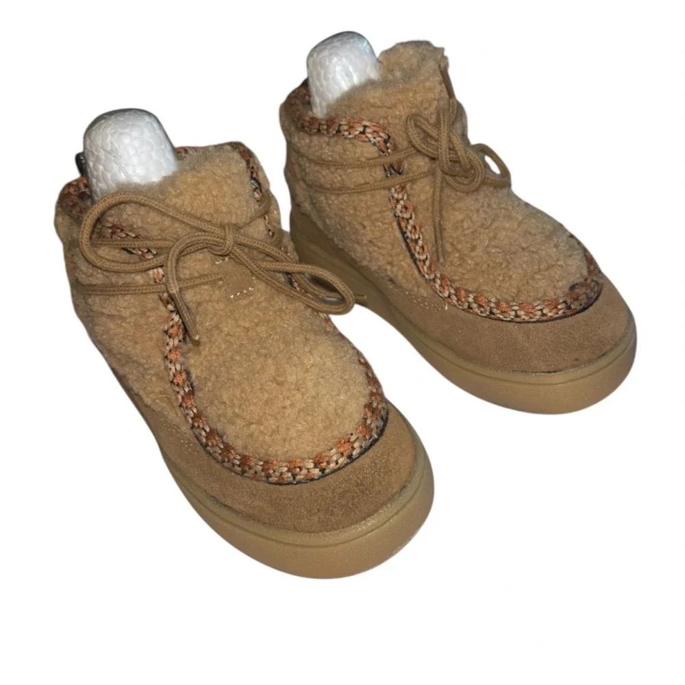 Zara kids Cozy Tan Boots - Picture 4 of 5